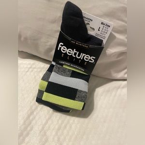 Feetures elite mini crew fashion socks size L